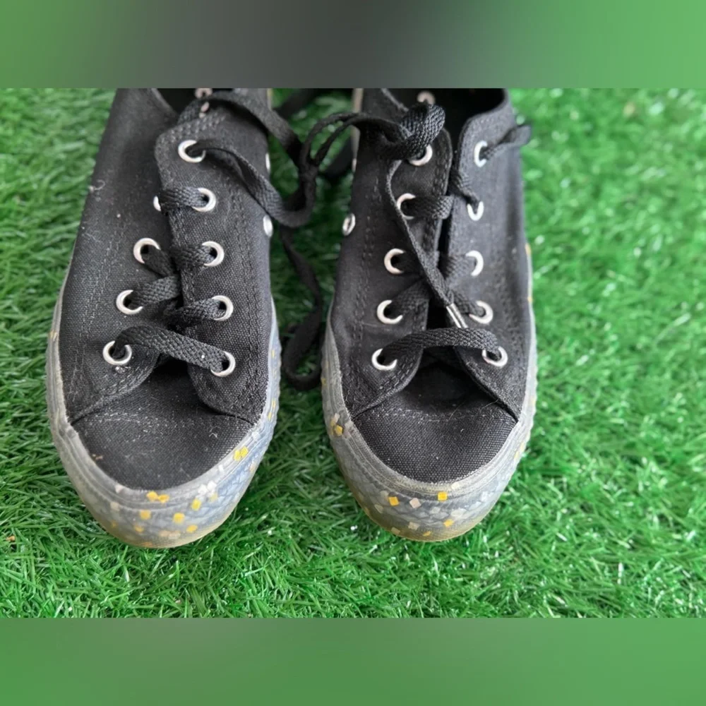 Converse excellent preowned